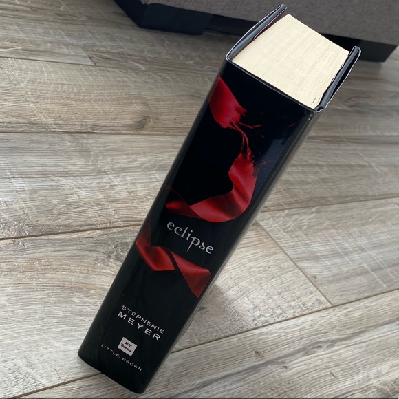 Book - Eclipse - By Stephenie Meyer - Picture 4 of 4
